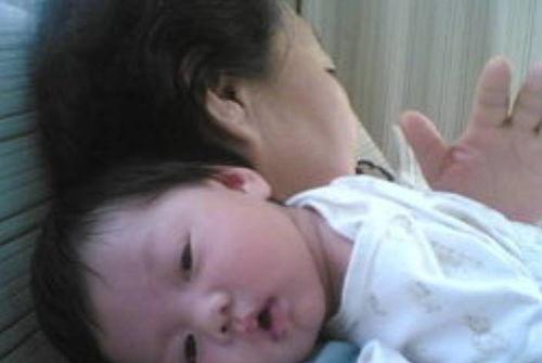 小孩吃乳视频,温馨乳香时光