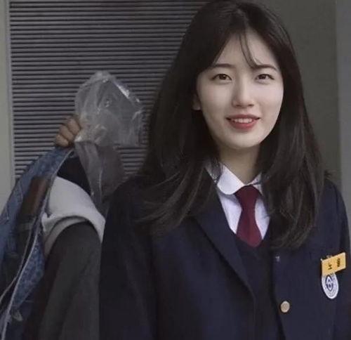 轻吻也飘然蓝衣女孩视频,蓝衣女孩的梦幻舞姿